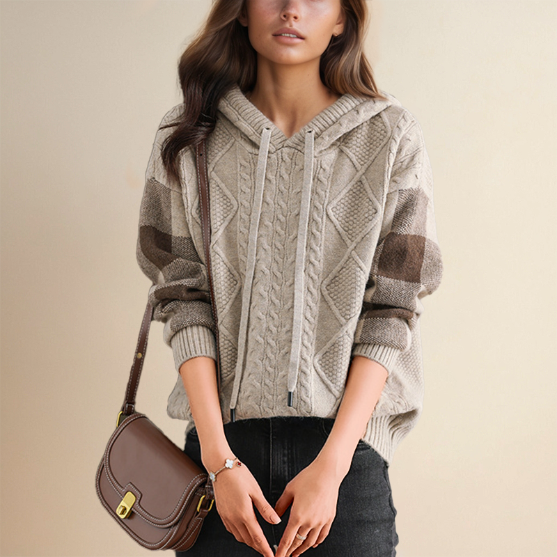 Emily | Hooded Sweater in Cable Knit