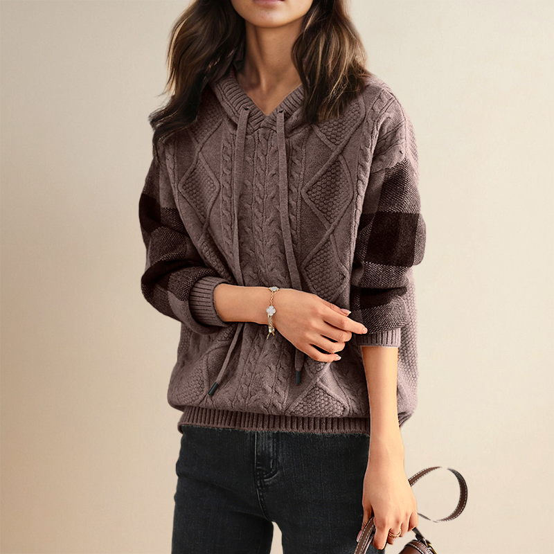 Emily | Hooded Sweater in Cable Knit